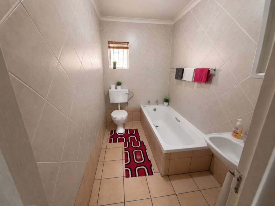  Bedroom Property for Sale in Die Bult North West